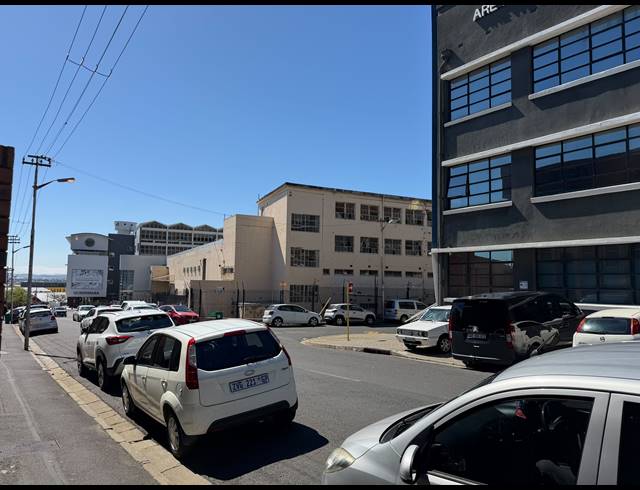 87M² BUILDING TO LET IN SALT RIVER